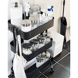 ピッタリなものを見つけて綺麗に整える！セリアのフタ付き収納の活用アイディア