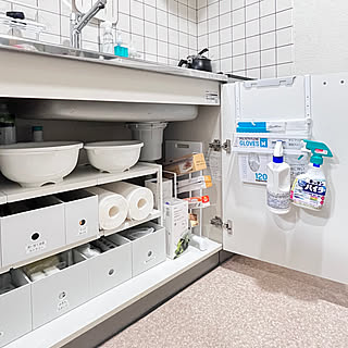 キッチンから玄関まで♪収納スペースを無駄なく使える伸縮ラックの活用法