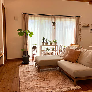 【写真でルームツアー】温かみある木の質感と、家族が集うカントリースタイル。nihiさんのお家をご紹介！