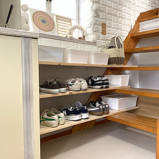 玄関に入るたび心も踊る♡収納力もデザインもちょうどいいDIYの下駄箱