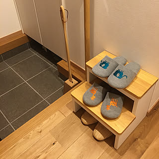 使い方いろいろ！かわいくて便利なRamdyの木製2段踏み台をご紹介