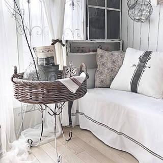 リラックススペースにぴったりのデザインを。手作りサイドテーブル