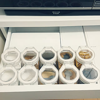 「100均収納グッズをフル活用!スペース有効活用◎分類収納術」 by akanekoさん