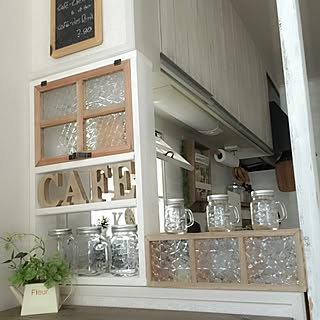 キッチンのカフェ度アップ!Yukoさんのなんちゃってガラスブロック