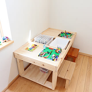 子ども心を絶妙にくすぐる!遊びの幅がぐんと広がるDIYのプレイテーブル
