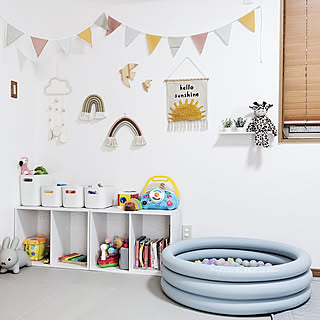 倒してみると活用度も広がるかも！カラーボックスを横置きにするアイデア