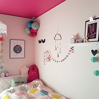 思いきりが◎アクセントクロスや個性派家具でアレンジを