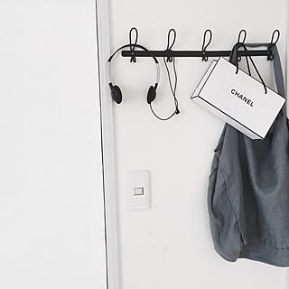 デザイン豊富で便利!壁付けフック活用例
