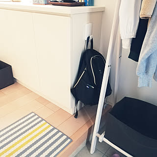 帰宅後の置きっぱなしを防げる！日常づかいの鞄置き場のアイデア集