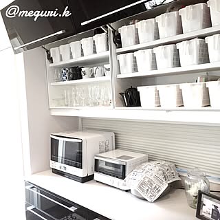 お部屋になじむ!100均モノトーンアイテムでシンプル収納
