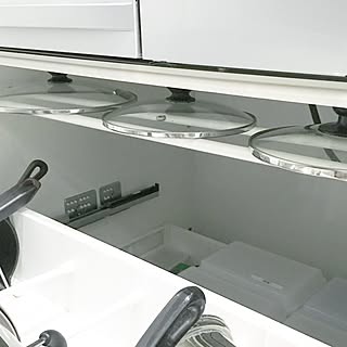 つっぱり棒が万能!穴をあけずに収納スペースを設ける方法