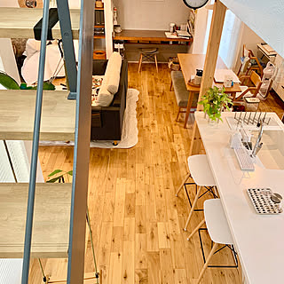 いつでも気持ちよい足元を♪フローリングの床をサラサラに保つ方法