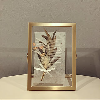 写真以外も飾れる！100均で買える高見えフォトフレームの活用アイディア集