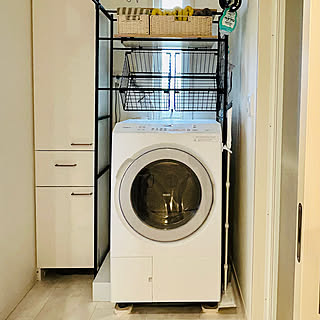 【すきま活用アイデア】洗濯機横14cmを有効活用！ワイヤーネットでまとめる掃除＆洗濯グッズ収納 by Yumi-springさん