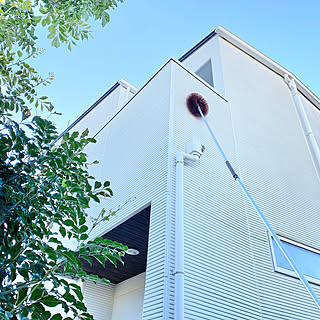 届かないとあきらめないで!便利な道具を取り入れて高所掃除も楽々と