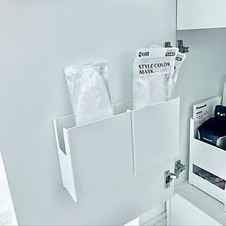 ペタッと貼るだけでディスプレイや収納のお悩み解決！魔法のテープの活用法6選