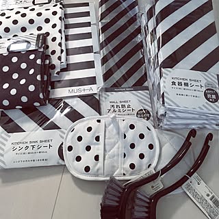 モノトーン好き必見!100均で買えるアイテムが満載です!