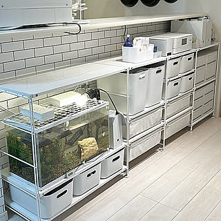 カウンター下は収納場所に最適！スペースに合うアイテムを活用した収納アイデア6選