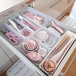 スッキリ整ったら気持ちいい♪セリアのアイテムが引き出し収納に活躍