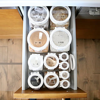 【みんなが選んだ！】詰め替えて生活感オフ♡調味料入れ3選