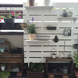 殺風景から気持ちの良いさわやか空間に♪原状回復OKなベランダDIYアイデア