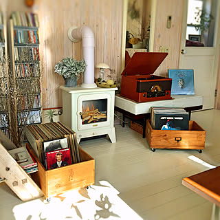 アナログの魅力を存分に楽しむ☆レコードプレーヤーのあるインテリア