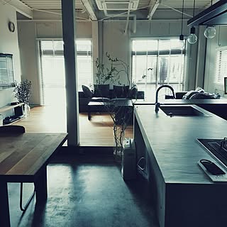 「無骨な辛口スタイル。現場に集まりライブで作り上げた我が家」 連載:リノベじゃなきゃ、ダメでした。by raujikaさん