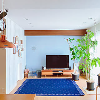 雰囲気が一気に変わる!壁紙シートやペイントでDIYするお気に入りの壁作り