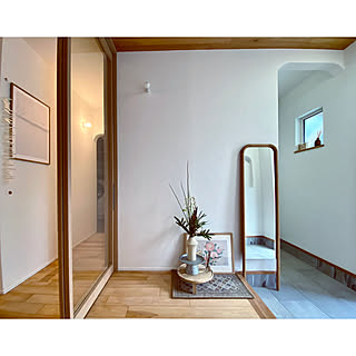 【RoomClipが選んだ厳選3選】「玄関インテリア」がテーマの素敵な投稿実例