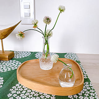 心ときめくデザインがいっぱい♡セリアのフラワーベースで毎日の暮らしに彩りを