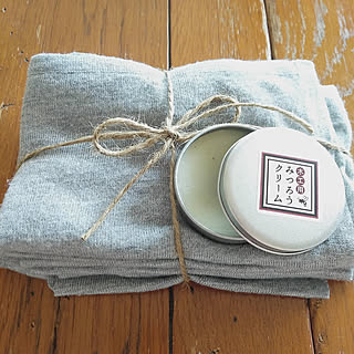 木製アイテムのお手入れはおまかせ☆「木工用みつろうクリーム」とは