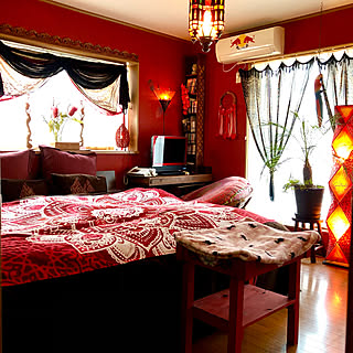 元気がもらえる「赤」に注目☆レッドカラーを使ったハイセンスなお部屋実例