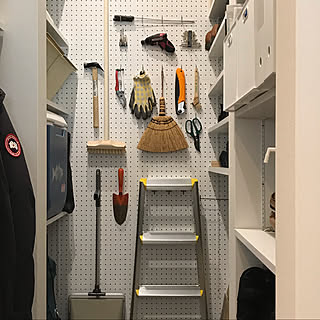 生活のしやすさがアップする！参考にしたい有孔ボードを使った収納アイデア