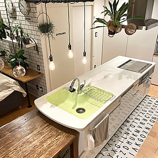 スムーズな動線で家事もはかどる♪開放感抜群なアイランドキッチンの実例6選