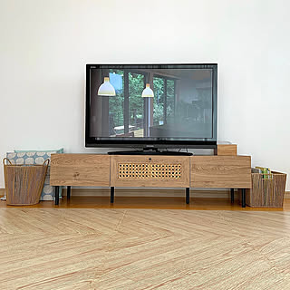 必要な物をスッキリと♪ダイソーのアイテムを使ったテレビ周りの収納