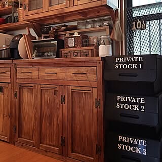 スタッキングできるアイテムを使って、たっぷり収納&部屋スッキリ☆