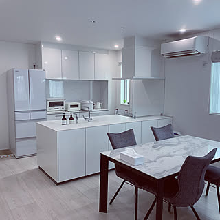 「動線・収納まで美しい、透明感あふれる真っ白なノイズレスキッチン」 by thoma918さん