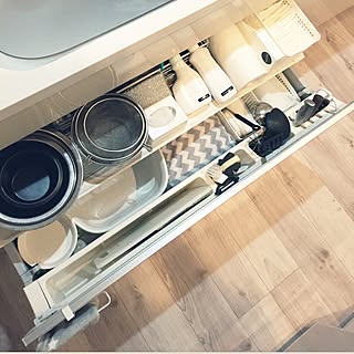 モノトーン最高！モノトーンづくしのシンプルキッチン収納