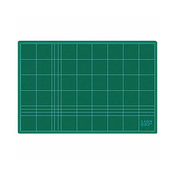 （まとめ） ライオン事務器 カッティングマット再生PVC製 両面使用 450×300×3mm グリーン CM-45 1枚 【×3セット】