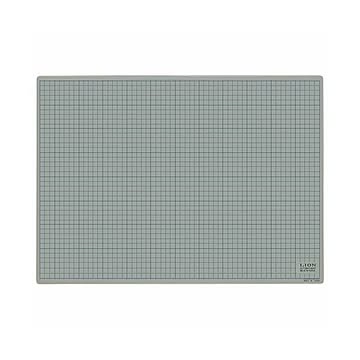 (まとめ）ライオン事務器 カッティングマット再生PVC製 両面使用 620×450×3mm 灰／黒 CM-6012 1枚【×3セット】