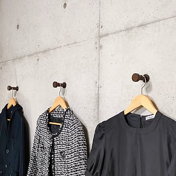 コンクリート壁×木製フック classicoPコンフック デザイナーズマンション 打ちっぱなし 壁面収納 壁掛けフック