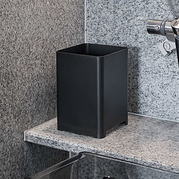 水が抜けるゴミ箱 tower 5L
