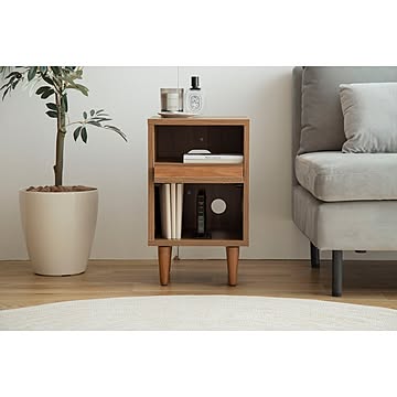 フラップ扉で生活感を隠して、おしゃれに魅せるサイドキャビネット