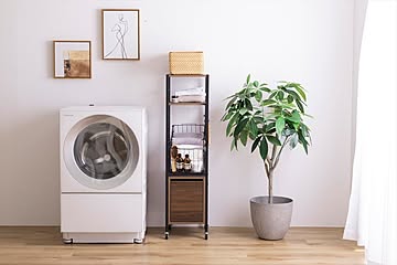 洗濯機や洗面台の横に発生しがちな隙間を有効的に活用する引き出し付きランドリーバスケット