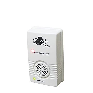 ネズミ撃退器/害獣駆除 1個 幅約6.7×奥行5×高さ11.3cm 超音波 電磁波 〔キッチン 厨房 食料品店 倉庫〕