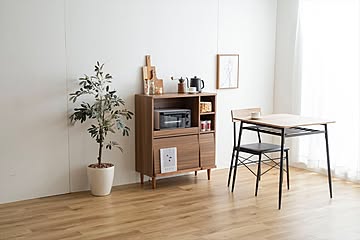 フラップ扉で生活感を隠して、おしゃれに魅せるレンジ台