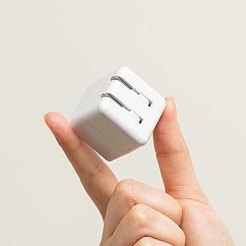 コンパクトACアダプター PRISMATE 2.4A USB接続 プラグ格納式 ライフオンプロダクツ PR-EA003