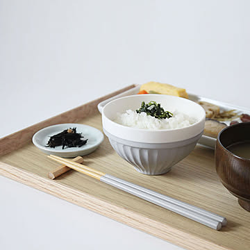 ご飯茶碗 YOHAKU よはく 綺麗にスタッキングができる彩り鮮やかなご飯茶碗 持ちやすさを考慮した形状とスタッキングできるこだわりの精度 使わない時も魅せる美しさが特徴的なお椀