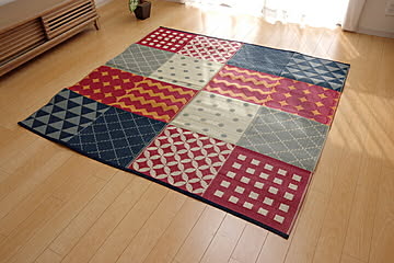 洗えるポリプロピレンラグ パッチワーク調 ブロード 約174×174cm レッド