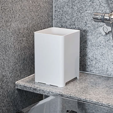 水が抜けるゴミ箱 tower 5L